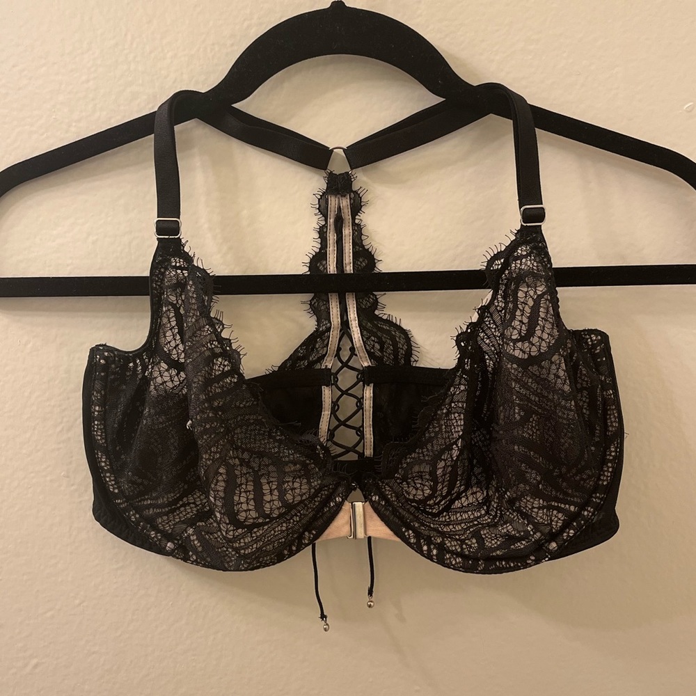VS Very Sexy unlined lace bra